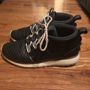 Nike Roshe Run One Sneaker Boot Quilted Chukka